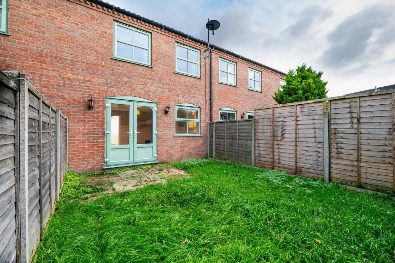Holiday home Stunning 3 Bed With Parking & Garden